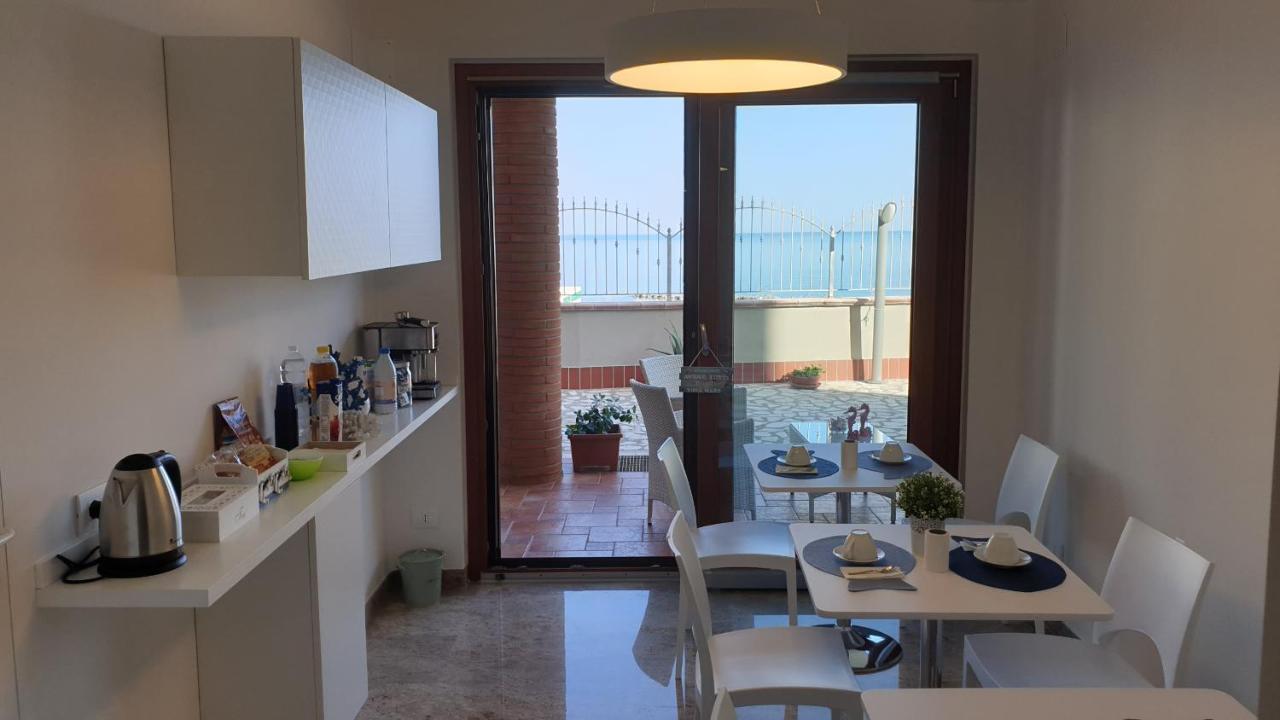 Tramonto Sul Mare Bed & Breakfast Термоли Екстериор снимка