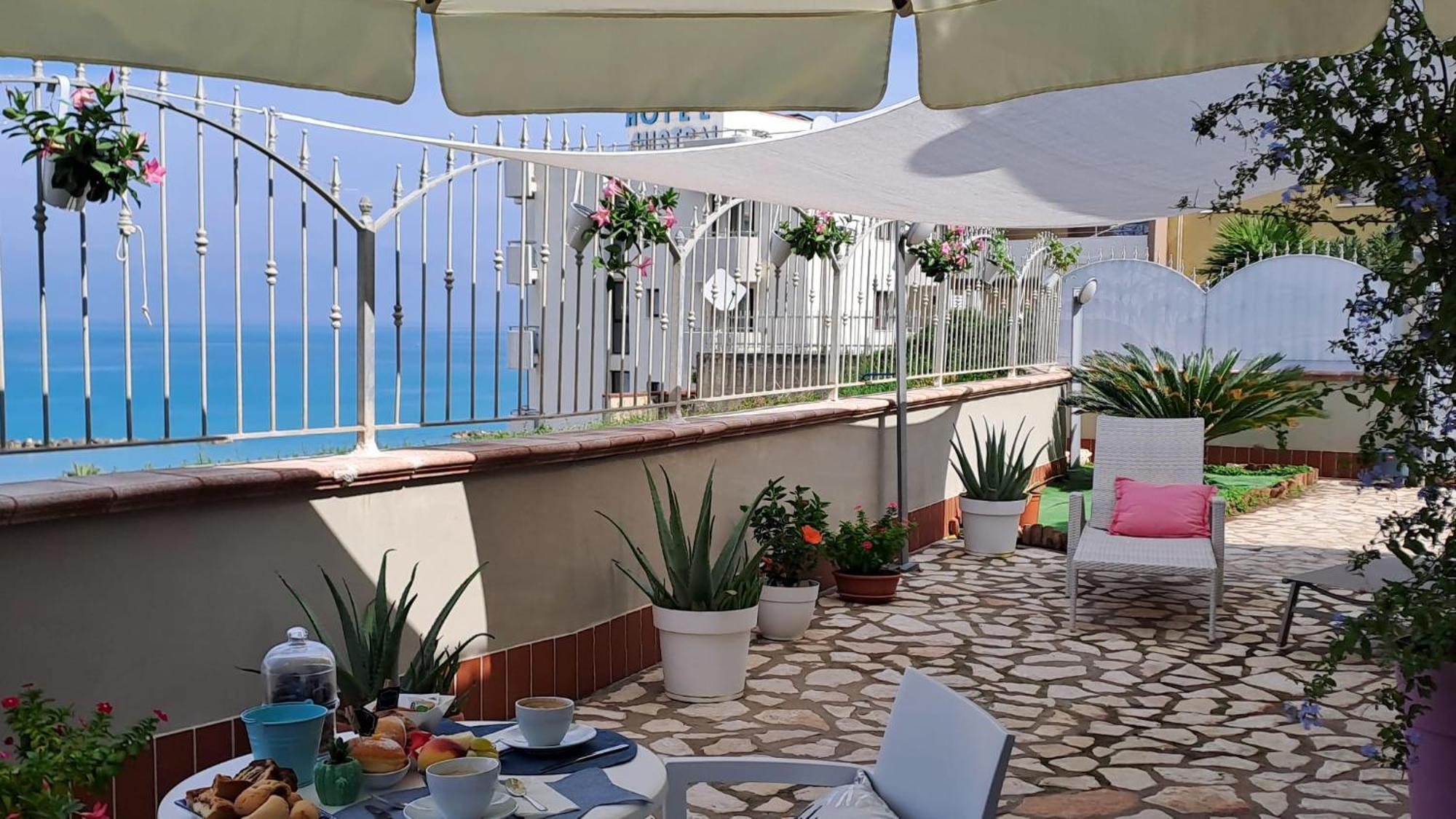 Tramonto Sul Mare Bed & Breakfast Термоли Екстериор снимка